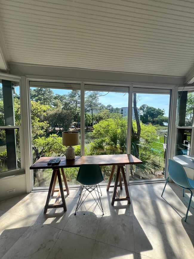 Foto del edificio - Deer Island Property with Water Views in t...