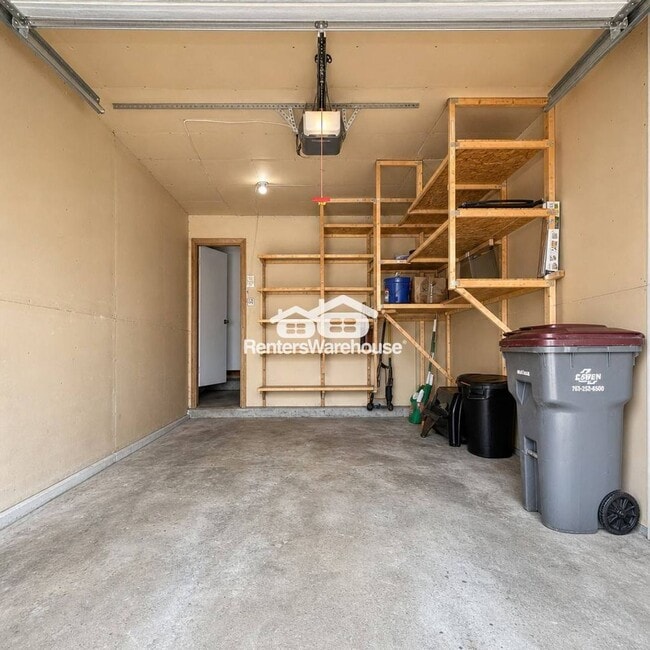 Building Photo - 2BD/2BA Townhome in Eden Prairie Available 8/1!