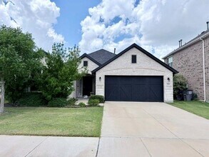 Building Photo - 2036 Meliana Dr