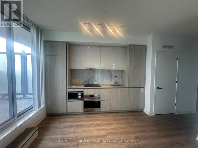 Photo du bâtiment - 8 Interchange Wy