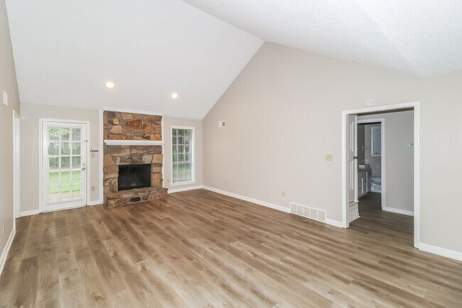 Foto del edificio - 6049 Lawnhill Dr