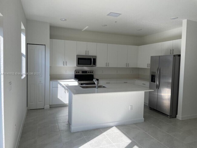 Foto del edificio - 212 SW 159th Ter