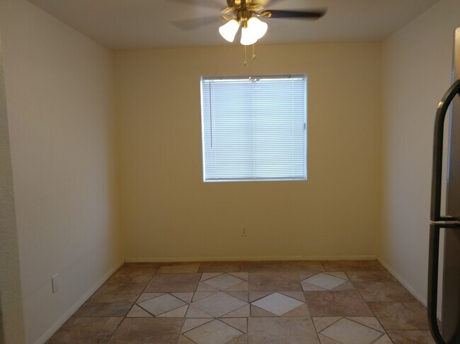 Foto del edificio - 35 N May St