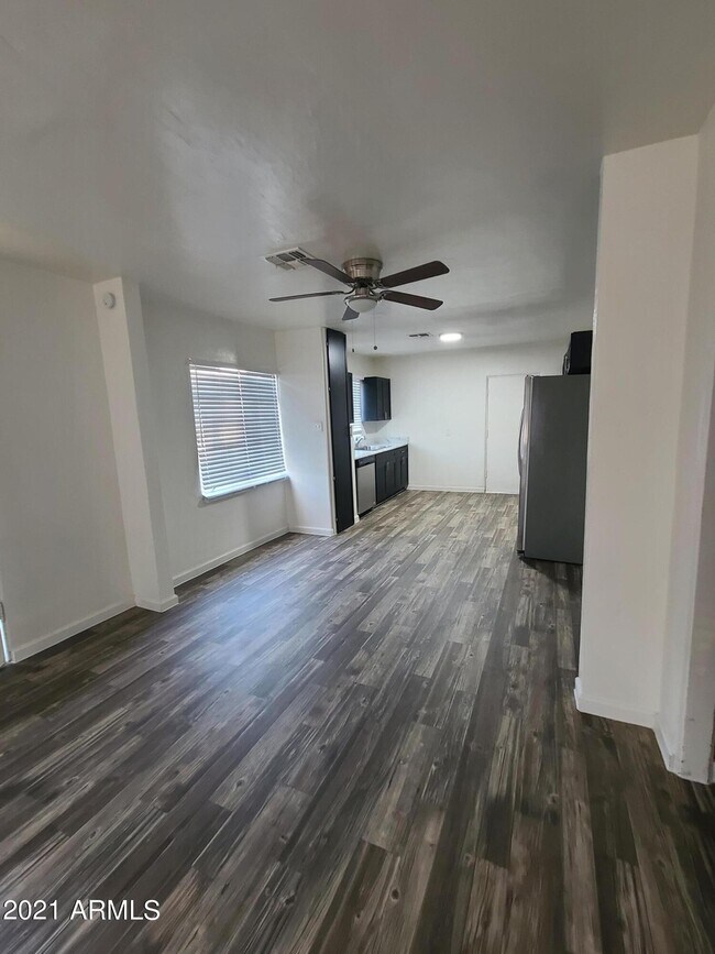Foto del edificio - 3422 E Taylor St