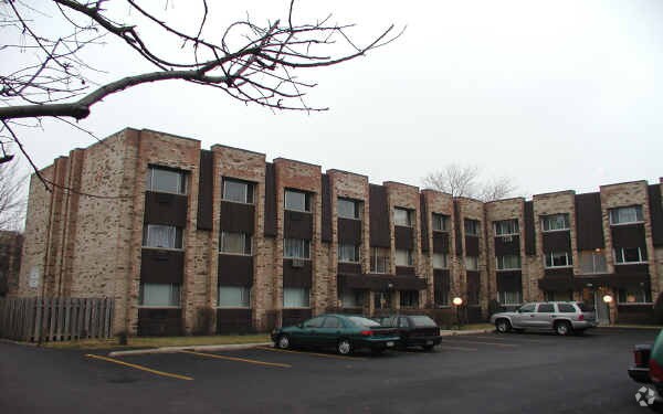 Primary Photo - 8617 W Foster Ave