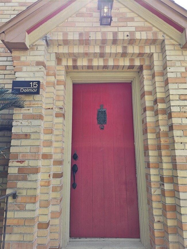 Building Photo - 15 Delmar St