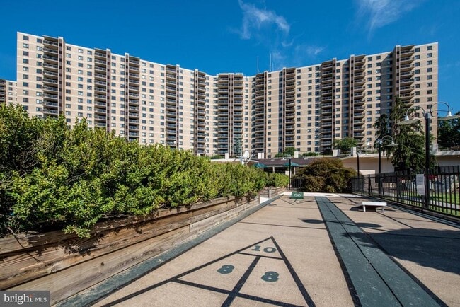 Foto del edificio - 307 Yoakum Pkwy