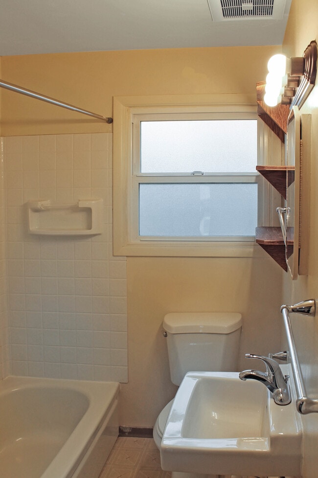 Bathroom - 2911 NW Tyler Ave