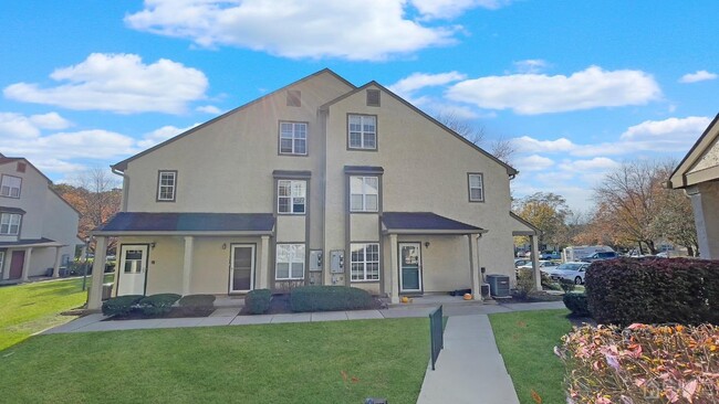 Foto del edificio - 2501 Commons at Kingswood Dr