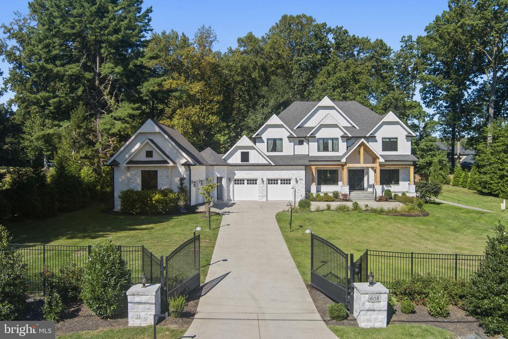 Primary Photo - 608 Walker Rd