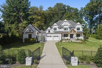 Building Photo - 608 Walker Rd