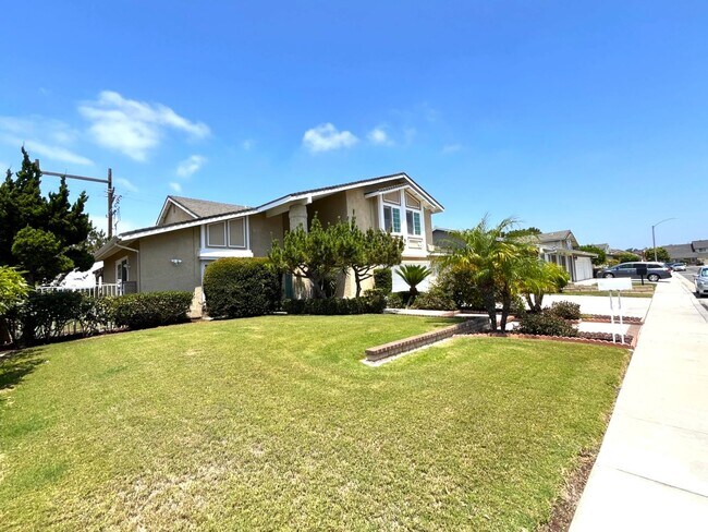 Foto del edificio - 4 bed, 3 bath located in Anaheim!