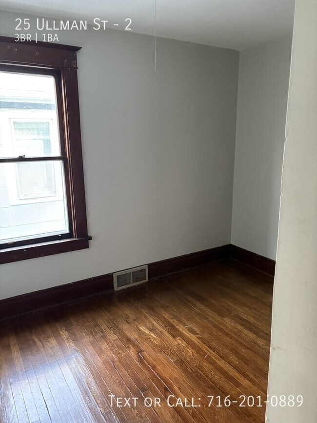 Building Photo - 25 Ullman St