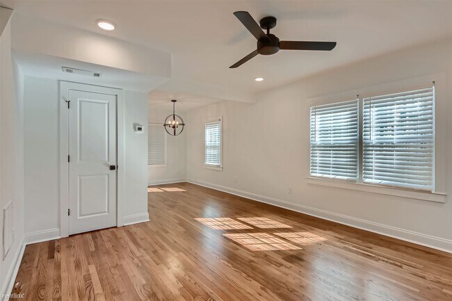 Foto del edificio - 2 br, 1 bath Duplex - 406 South Columbia D...