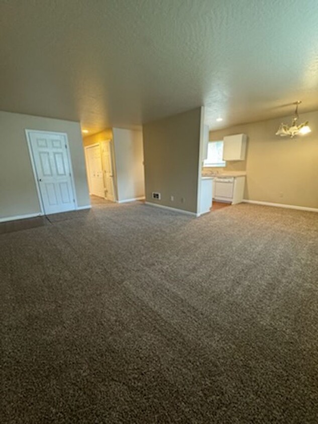 Foto principal - Great 2bed/2bath with tons of storage