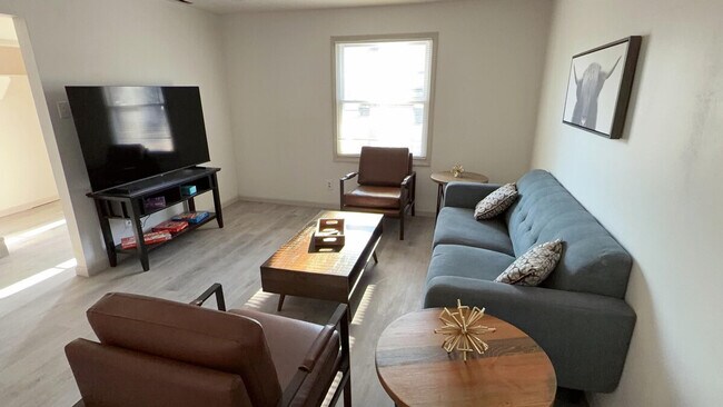 Foto del edificio - 2355 Oakwood Manor Dr