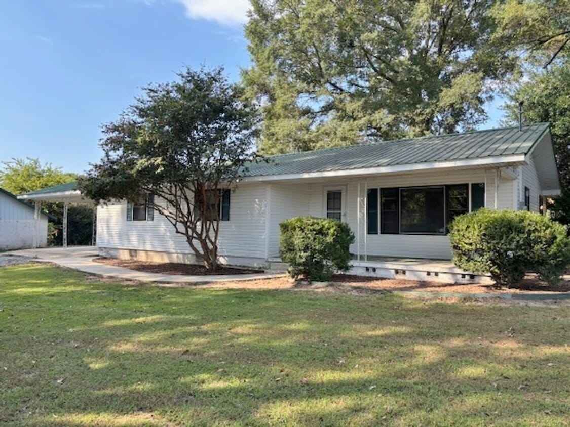 Foto principal - 3 Bedroom, 2 Bath home.