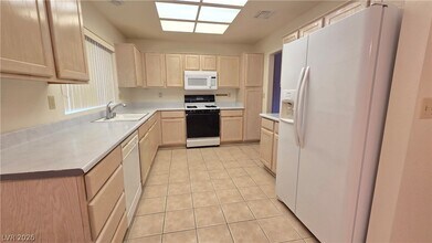Building Photo - 9328 Fresh Spring Dr