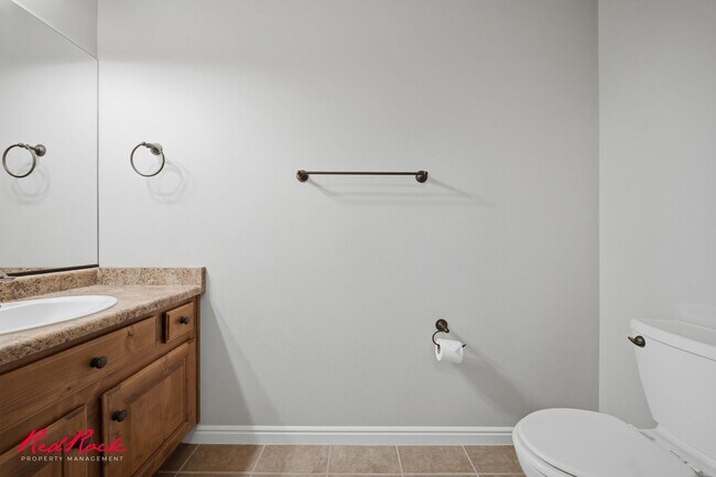 Building Photo - Convenient Living Close to Everything You Need