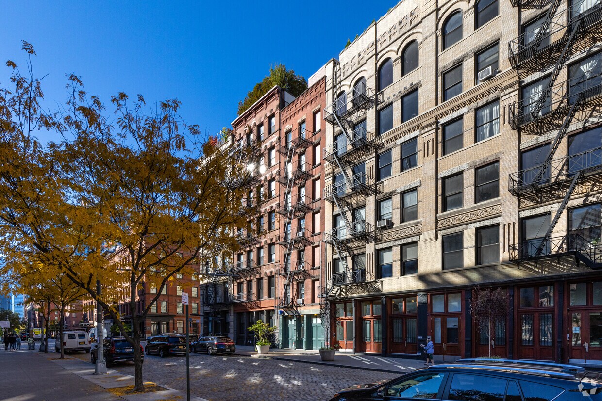Primary Photo - 472 Greenwich St