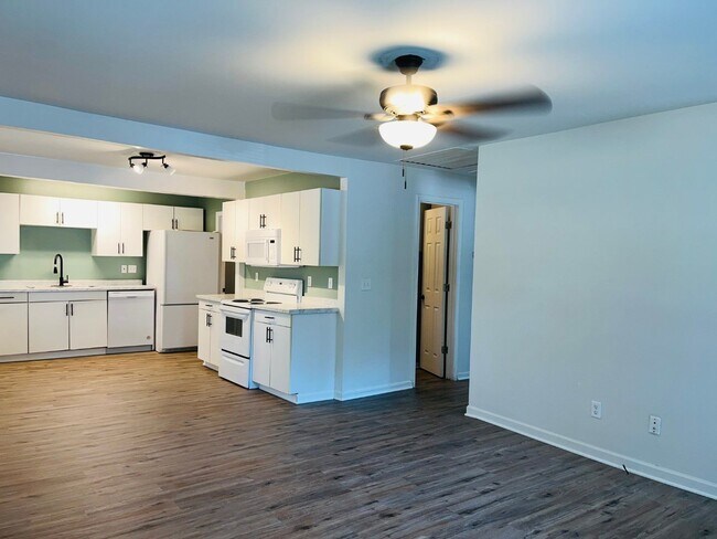 Foto del edificio - ***MOVE IN SPECIAL - $500 OFF 1ST MONTHS R...