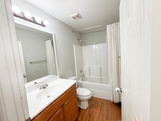 Building Photo - 2211 Bellmont