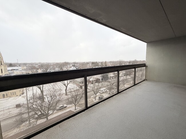 Building Photo - 1653 Ouellette Ave