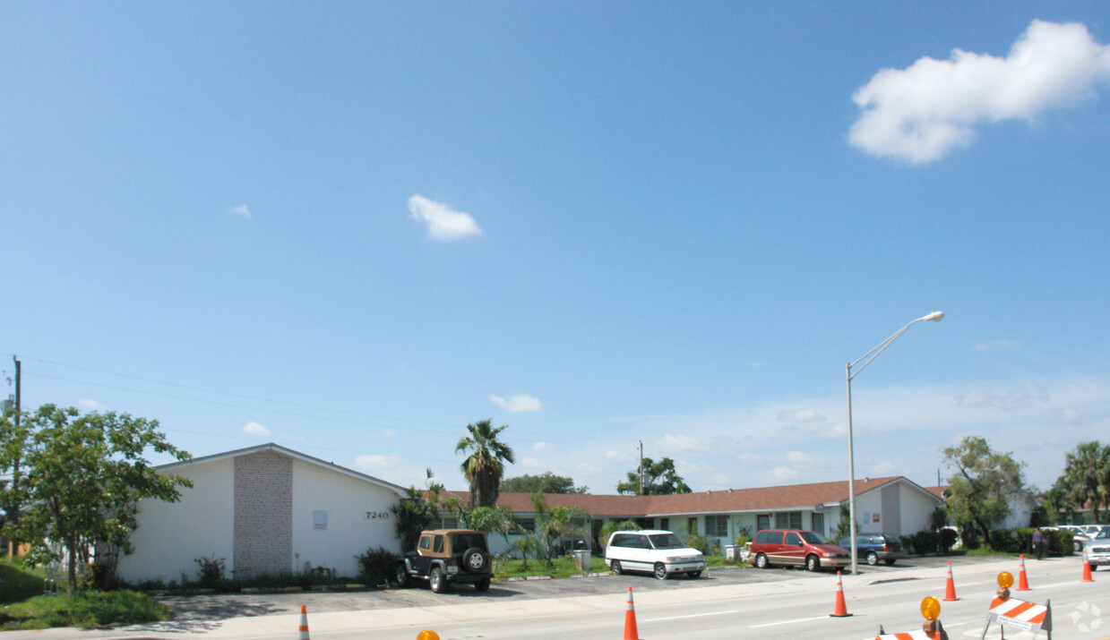 Building Photo - 7240-7300 Pembroke Rd