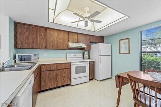 Building Photo - 980 Palm View Dr