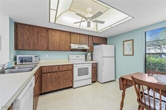 Building Photo - 980 Palm View Dr