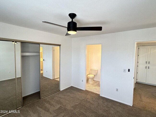 Foto del edificio - 2 bed at US 60 & Country Club!