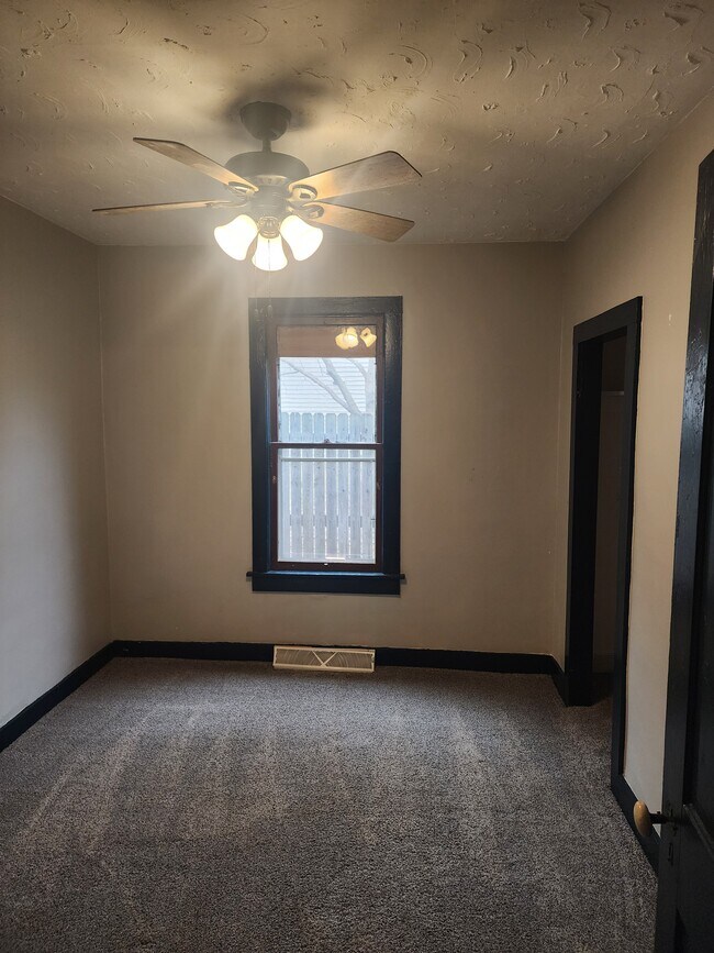 Foto del edificio - 2744 Pinard St