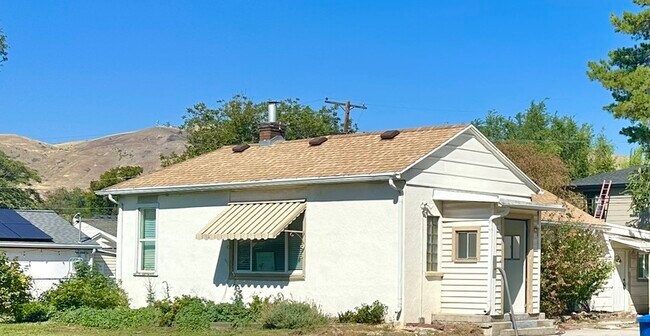 Building Photo - 424 N 1000 W