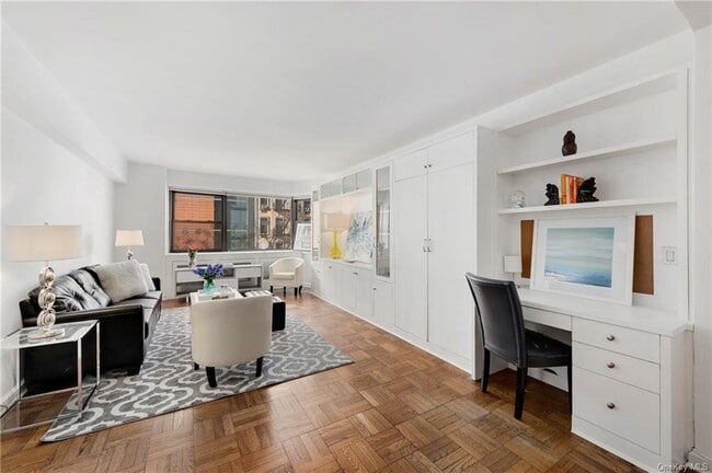 Building Photo - 305 E 72nd St