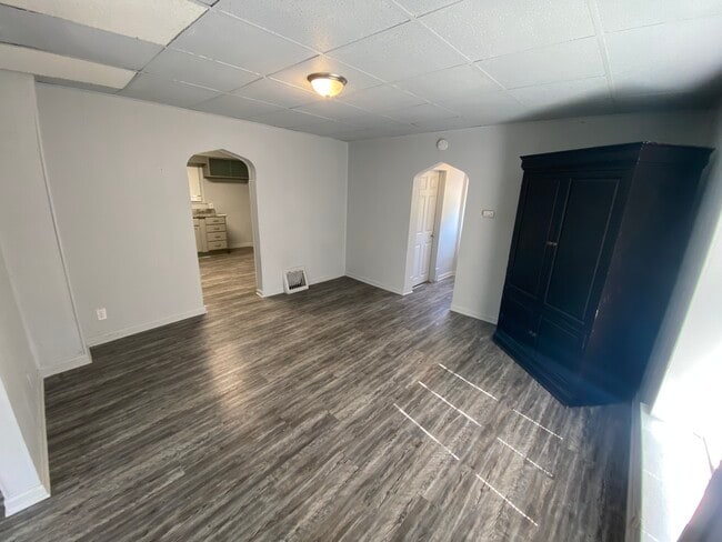 Foto del edificio - 215 Warrington Ave