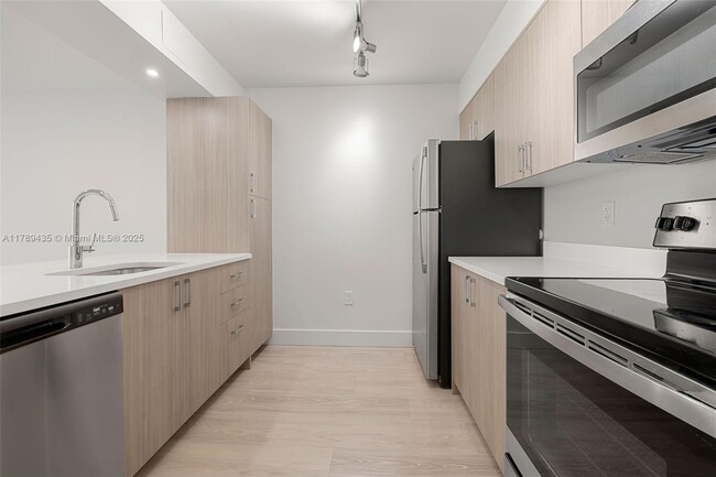 Foto del edificio - 1756 N Bayshore Dr