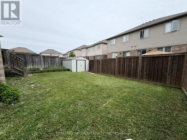 Photo du bâtiment - 136 Westbank Trail