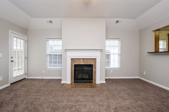 Foto del edificio - 5 Hill Crest Cir
