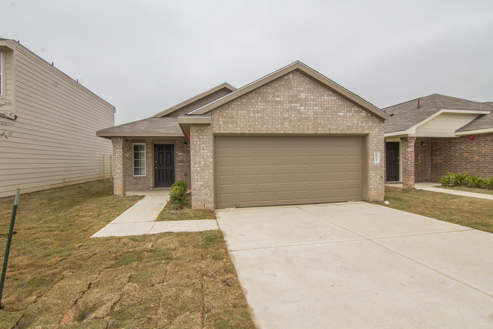 Primary Photo - Oakwood Forest - 2013 Oakwood Forest Drive...