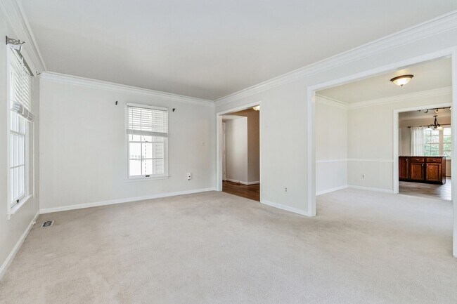 Building Photo - Lovely 3Bd/3.5 Bth SFH in quiet neighborho...