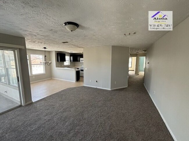 Foto del edificio - 6800 Willowbrook Dr