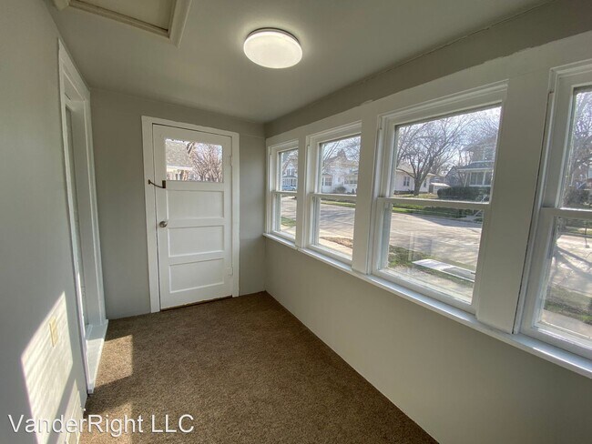 Building Photo - 1 br, 1 bath House - 818 N Prairie Ave