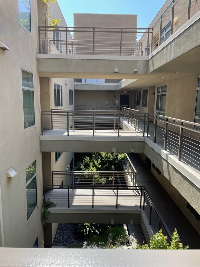 Interior Courtyard - 6001 Carlton Way
