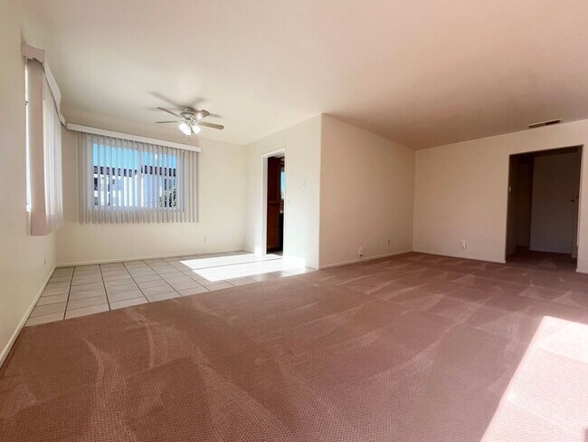 Foto del edificio - 3 BLOCKS TO MISSION BAY! SPACIOUS 2BD/1BA TOP FLOOR APARTMENT W/ GARAGE!!! $3,095/mo