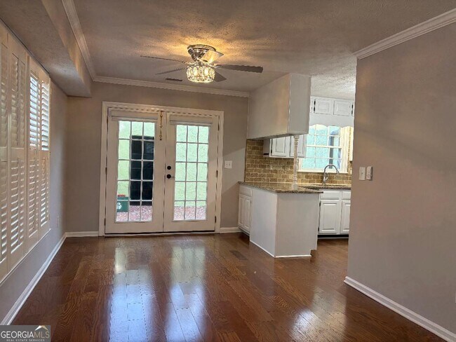 Foto del edificio - 228 Fairview Ave