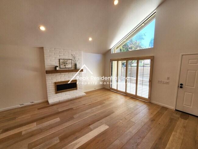 Building Photo - Wonderful 2bd/2ba Gold River Home with 2 C...