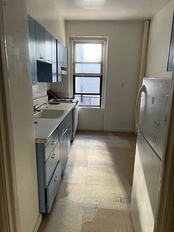 596 Avenue Room for Rent in New York, NY