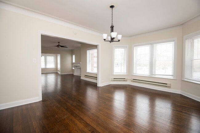 Building Photo - 817 Judson Ave