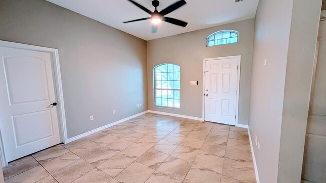Building Photo - 10303 Dasher Dr