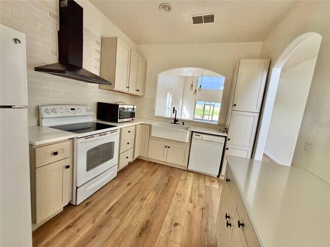 Foto del edificio - 13229 Canna Lily Dr